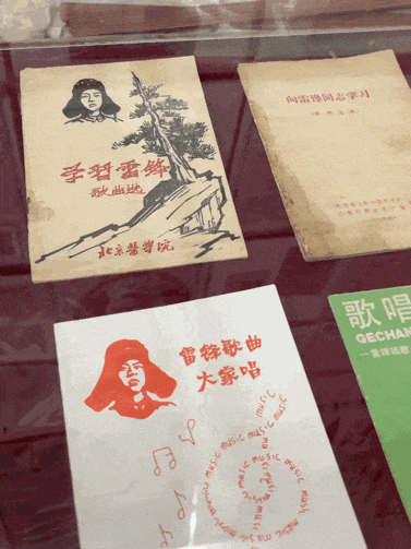 藏在社區(qū)二樓的精神燈塔：探訪湖北省唯一一家居民身邊的雷鋒陳列館(圖1)