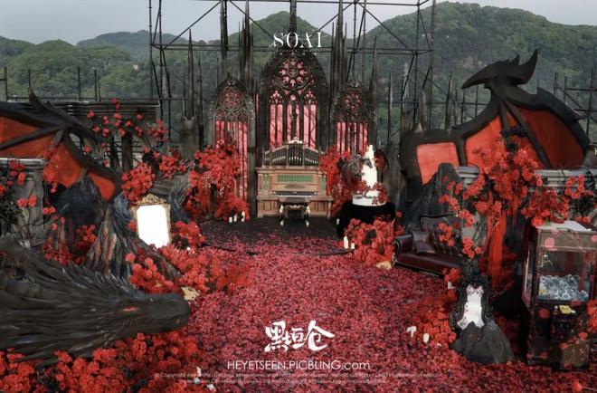 和「紙片人」付費(fèi)戀愛(ài)的女孩們決定離開(kāi)烏托邦(圖2)