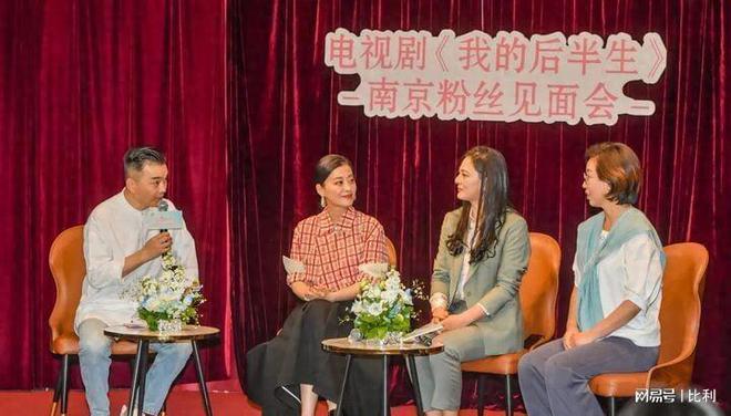 50歲梅婷南京被偶遇腰粗臉大肉泡眼老態盡顯變化太大認不出(圖1)